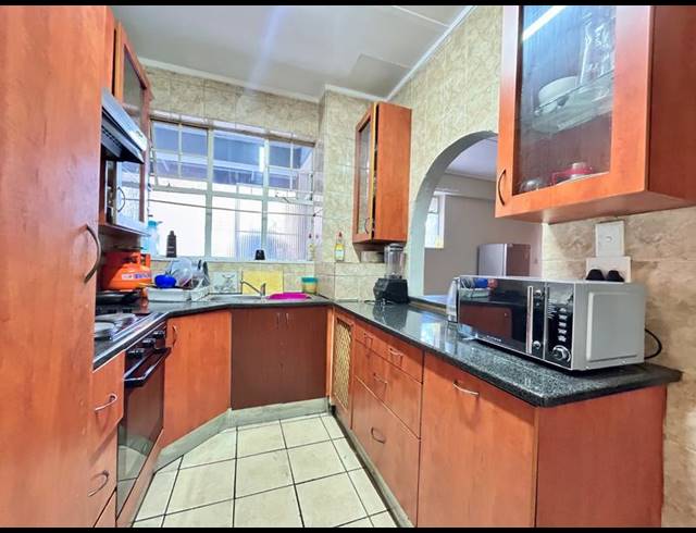 2 BEDROOM APARTMENT FOR SALE IN ARCADIA